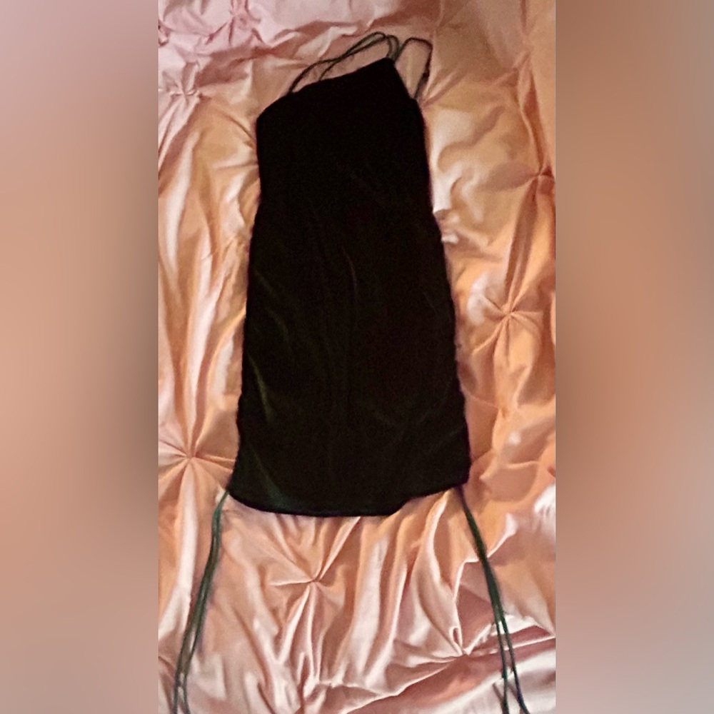 Elegant Dark Green One-Shoulder Dress - Picture 11 of 11